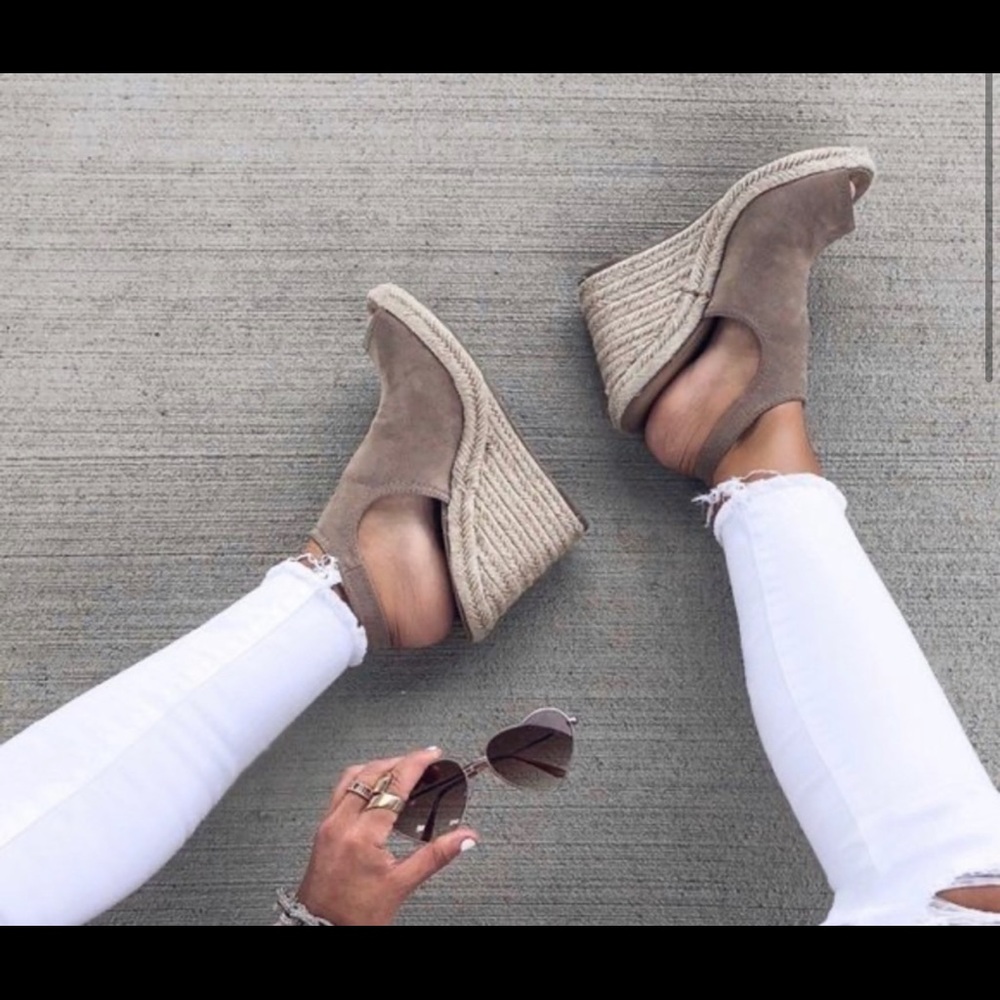 Universal Thread 7.5 Cayla Faux Suede Braided Rope Espadrille Wedge Taupe